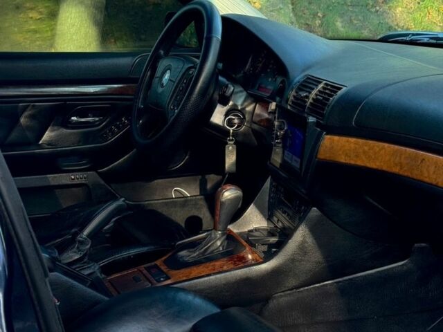 Синий БМВ 5 Серия, объемом двигателя 3.5 л и пробегом 450 тыс. км за 5600 $, фото 6 на Automoto.ua