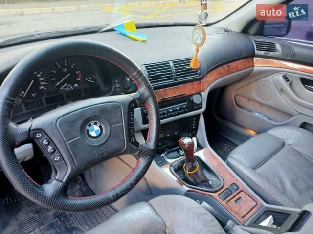 Синий БМВ 5 Серия, объемом двигателя 2.8 л и пробегом 400 тыс. км за 5000 $, фото 5 на Automoto.ua