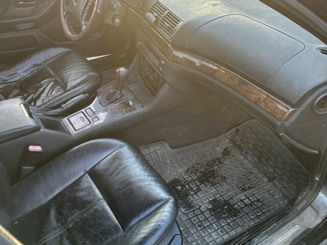 Синий БМВ 5 Серия, объемом двигателя 3 л и пробегом 352 тыс. км за 1900 $, фото 5 на Automoto.ua