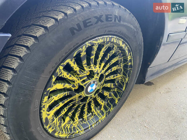 Синий БМВ 5 Серия, объемом двигателя 2.5 л и пробегом 370 тыс. км за 4850 $, фото 10 на Automoto.ua