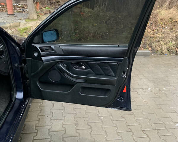 Синий БМВ 5 Серия, объемом двигателя 3 л и пробегом 468 тыс. км за 7000 $, фото 13 на Automoto.ua