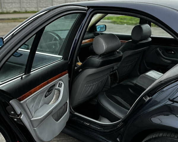 Синій БМВ 5 Серія, об'ємом двигуна 3 л та пробігом 350 тис. км за 4100 $, фото 22 на Automoto.ua