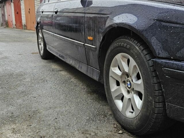 Синий БМВ 5 Серия, объемом двигателя 2.5 л и пробегом 370 тыс. км за 3666 $, фото 2 на Automoto.ua