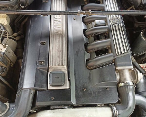 Синий БМВ 5 Серия, объемом двигателя 2.5 л и пробегом 370 тыс. км за 4850 $, фото 18 на Automoto.ua