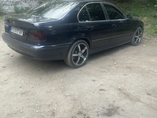 Синий БМВ 5 Серия, объемом двигателя 3.5 л и пробегом 302 тыс. км за 5300 $, фото 1 на Automoto.ua