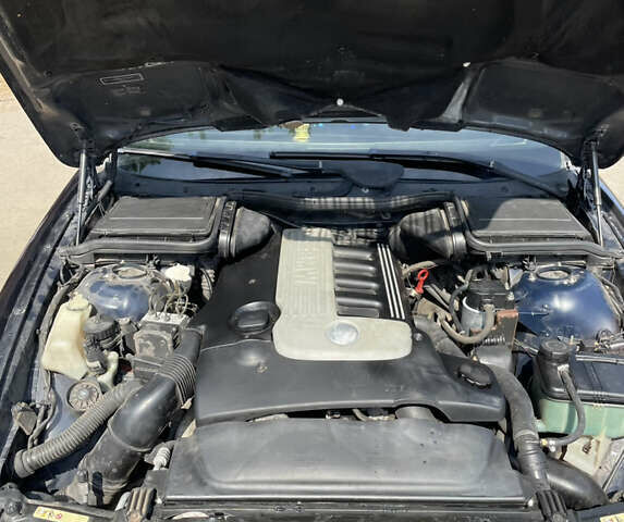 Синий БМВ 5 Серия, объемом двигателя 2.93 л и пробегом 454 тыс. км за 5450 $, фото 2 на Automoto.ua