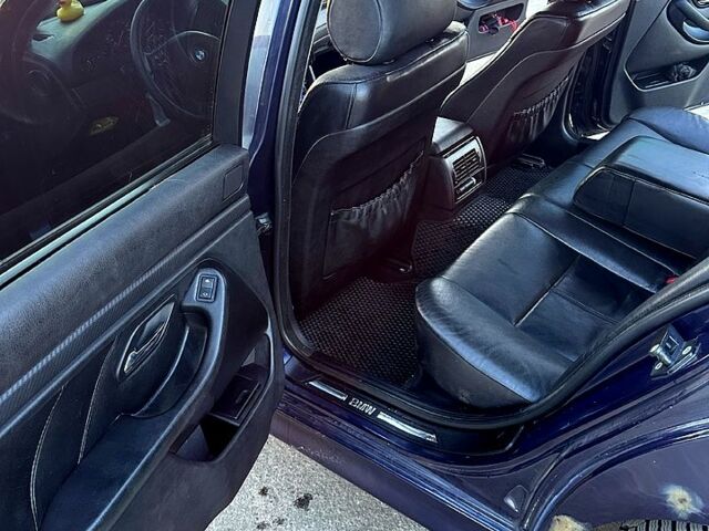 Синий БМВ 5 Серия, объемом двигателя 2.5 л и пробегом 300 тыс. км за 3500 $, фото 5 на Automoto.ua