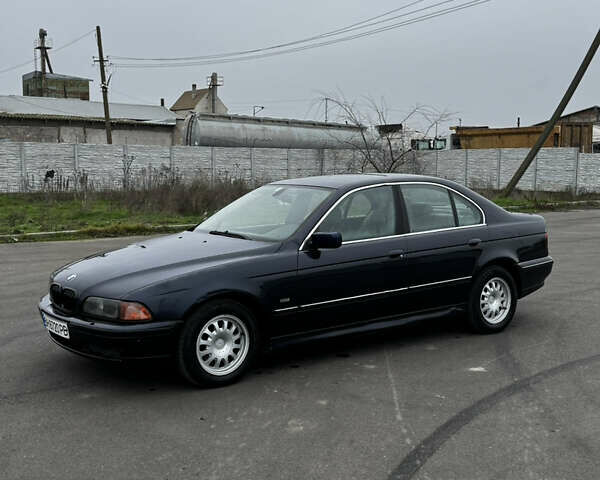 Синій БМВ 5 Серія, об'ємом двигуна 3 л та пробігом 350 тис. км за 4100 $, фото 3 на Automoto.ua