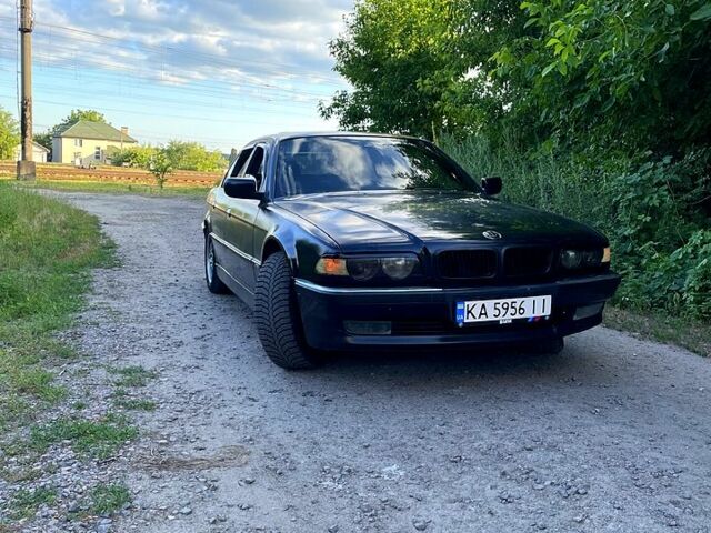 Синий БМВ 5 Серия, объемом двигателя 4.4 л и пробегом 450 тыс. км за 4000 $, фото 1 на Automoto.ua