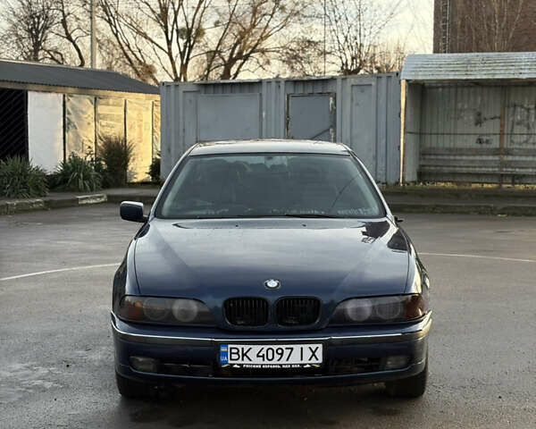 Синий БМВ 5 Серия, объемом двигателя 1.99 л и пробегом 325 тыс. км за 3300 $, фото 1 на Automoto.ua