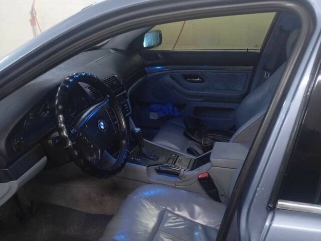 Синий БМВ 5 Серия, объемом двигателя 2.5 л и пробегом 350 тыс. км за 3400 $, фото 5 на Automoto.ua