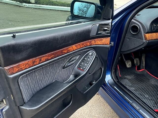 Синій БМВ 5 Серія, об'ємом двигуна 2 л та пробігом 360 тис. км за 4300 $, фото 12 на Automoto.ua