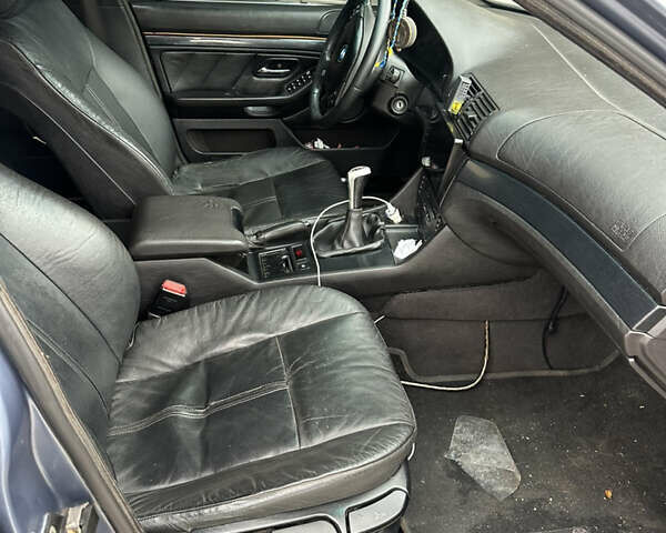 Синий БМВ 5 Серия, объемом двигателя 3 л и пробегом 485 тыс. км за 6699 $, фото 5 на Automoto.ua