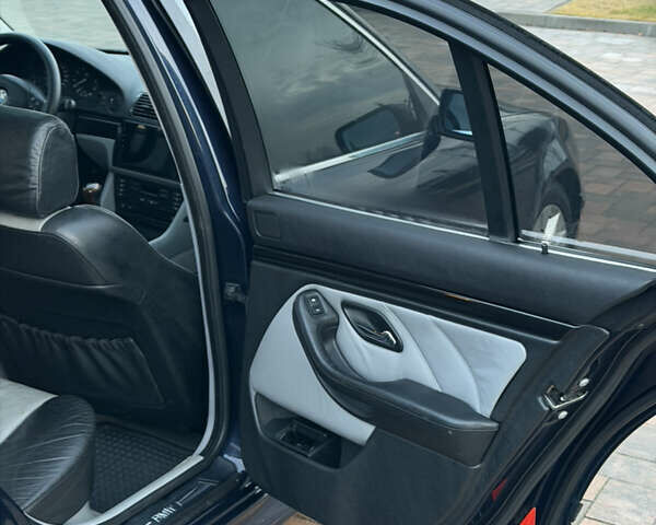 Синий БМВ 5 Серия, объемом двигателя 2.5 л и пробегом 381 тыс. км за 5700 $, фото 24 на Automoto.ua