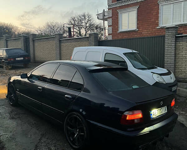 Синий БМВ 5 Серия, объемом двигателя 3 л и пробегом 400 тыс. км за 7800 $, фото 1 на Automoto.ua