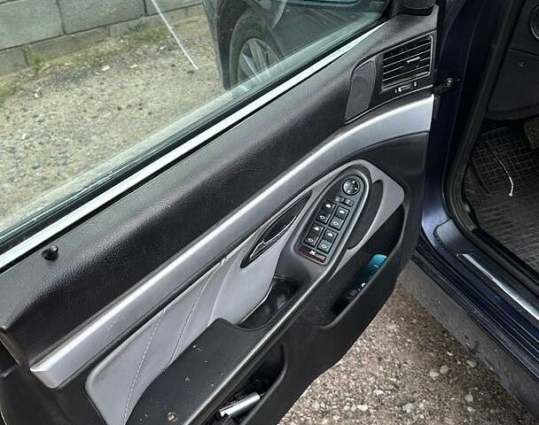 Синій БМВ 5 Серія, об'ємом двигуна 3 л та пробігом 300 тис. км за 3300 $, фото 6 на Automoto.ua