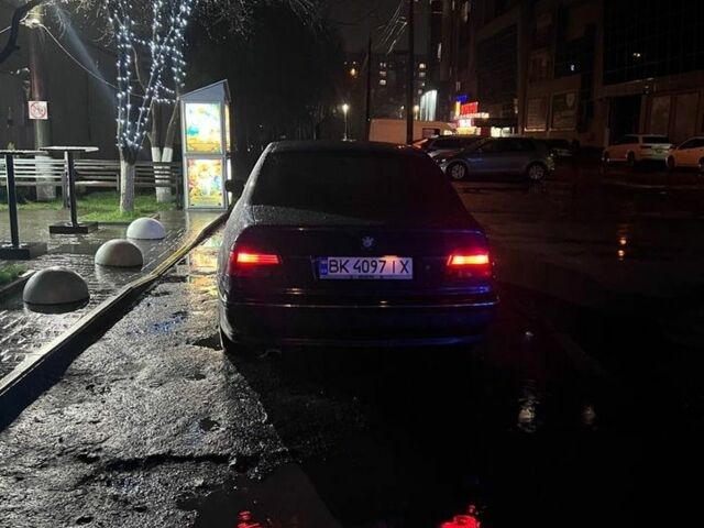 Синій БМВ 5 Серія, об'ємом двигуна 2 л та пробігом 300 тис. км за 3800 $, фото 1 на Automoto.ua