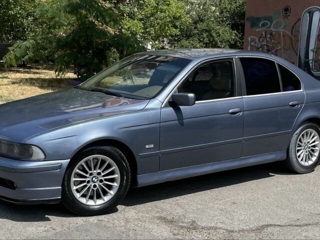 Синій БМВ 5 Серія, об'ємом двигуна 3 л та пробігом 300 тис. км за 5100 $, фото 5 на Automoto.ua