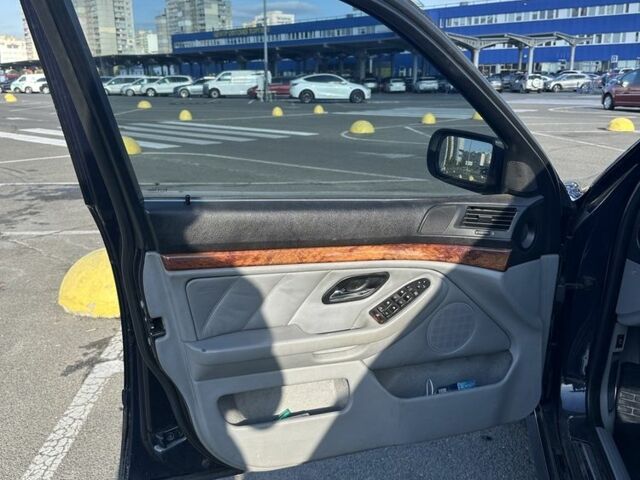 Синий БМВ 5 Серия, объемом двигателя 3 л и пробегом 360 тыс. км за 5700 $, фото 13 на Automoto.ua