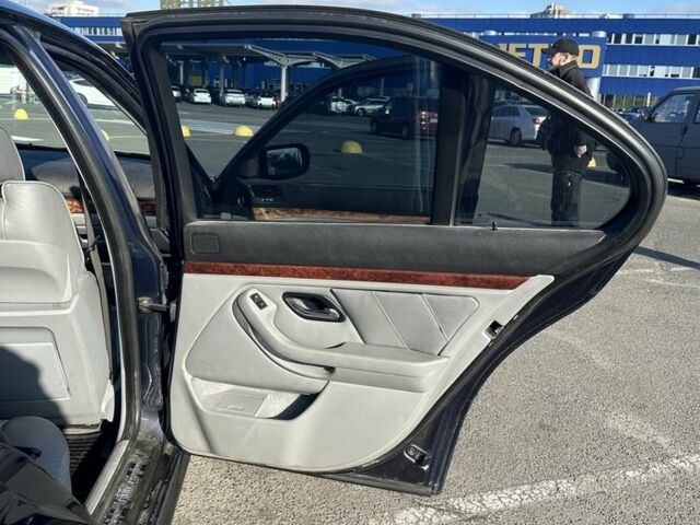 Синий БМВ 5 Серия, объемом двигателя 3 л и пробегом 360 тыс. км за 5700 $, фото 16 на Automoto.ua