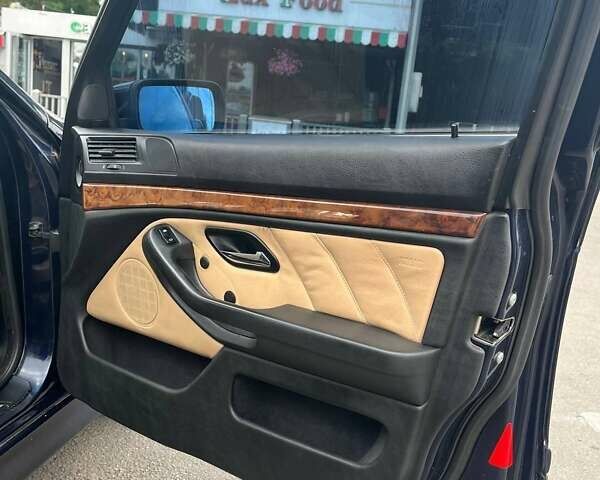 Синій БМВ 5 Серія, об'ємом двигуна 3 л та пробігом 378 тис. км за 6800 $, фото 3 на Automoto.ua