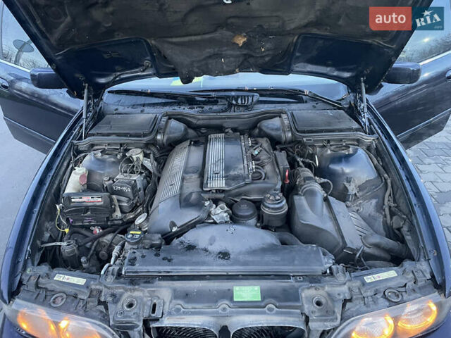 Синий БМВ 5 Серия, объемом двигателя 2.5 л и пробегом 475 тыс. км за 4000 $, фото 8 на Automoto.ua