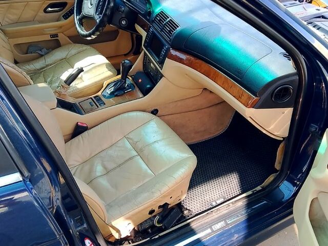 Синий БМВ 5 Серия, объемом двигателя 3 л и пробегом 431 тыс. км за 4200 $, фото 3 на Automoto.ua