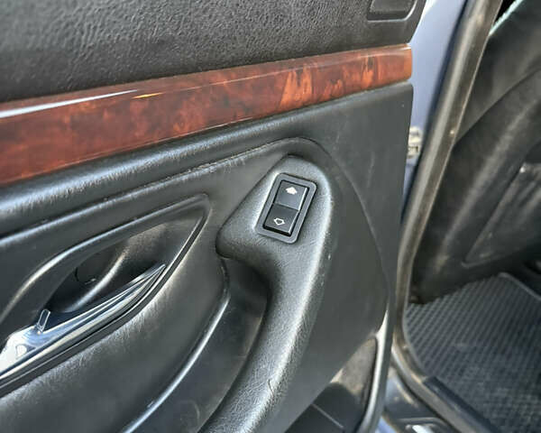 Синий БМВ 5 Серия, объемом двигателя 2.17 л и пробегом 364 тыс. км за 4250 $, фото 19 на Automoto.ua