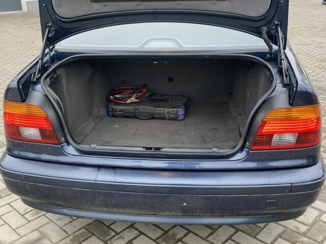 Синій БМВ 5 Серія, об'ємом двигуна 2.5 л та пробігом 376 тис. км за 4200 $, фото 7 на Automoto.ua