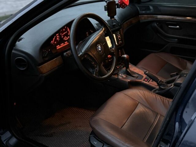 Синій БМВ 5 Серія, об'ємом двигуна 0 л та пробігом 255 тис. км за 2599 $, фото 4 на Automoto.ua