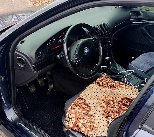 Синий БМВ 5 Серия, объемом двигателя 2 л и пробегом 50 тыс. км за 3500 $, фото 2 на Automoto.ua