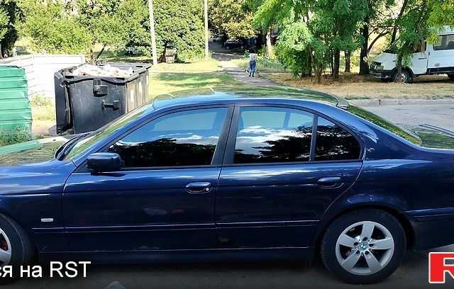 Синій БМВ 5 Серія, об'ємом двигуна 2 л та пробігом 100 тис. км за 3000 $, фото 2 на Automoto.ua