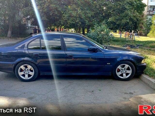Синій БМВ 5 Серія, об'ємом двигуна 2 л та пробігом 100 тис. км за 3000 $, фото 1 на Automoto.ua