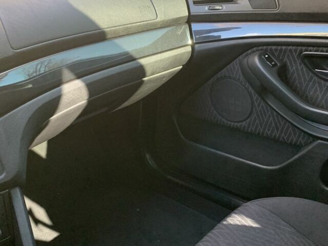 Синий БМВ 5 Серия, объемом двигателя 2.2 л и пробегом 260 тыс. км за 5500 $, фото 4 на Automoto.ua