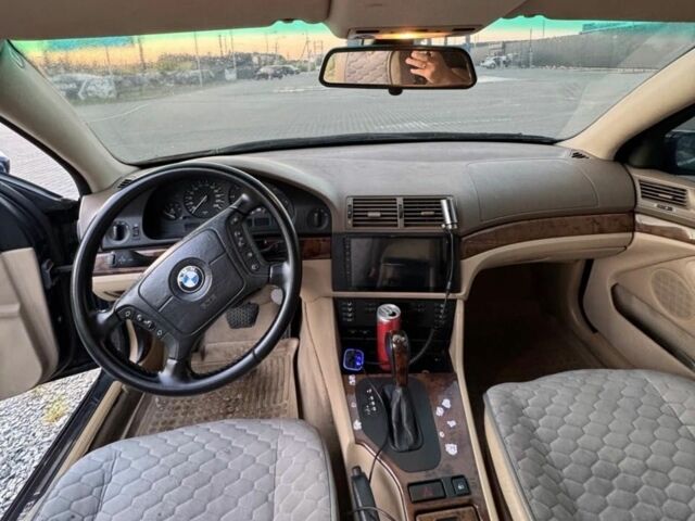 Синій БМВ 5 Серія, об'ємом двигуна 3 л та пробігом 400 тис. км за 5700 $, фото 4 на Automoto.ua