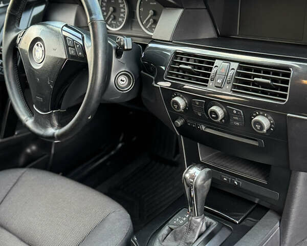 Синий БМВ 5 Серия, объемом двигателя 3 л и пробегом 302 тыс. км за 7700 $, фото 10 на Automoto.ua