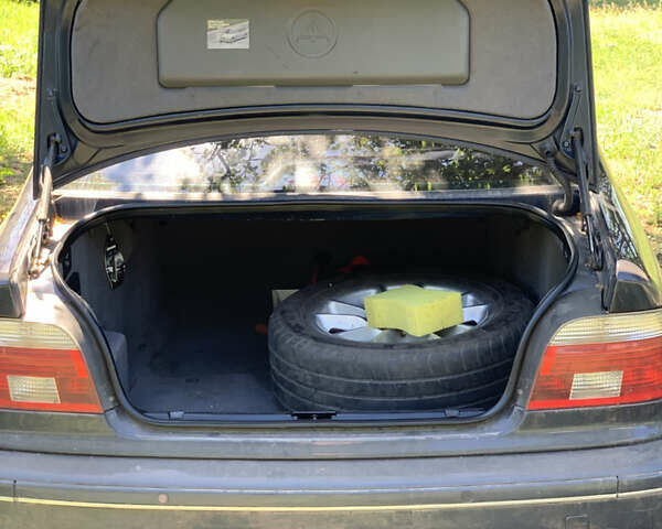 Синий БМВ 5 Серия, объемом двигателя 2.2 л и пробегом 354 тыс. км за 6500 $, фото 7 на Automoto.ua