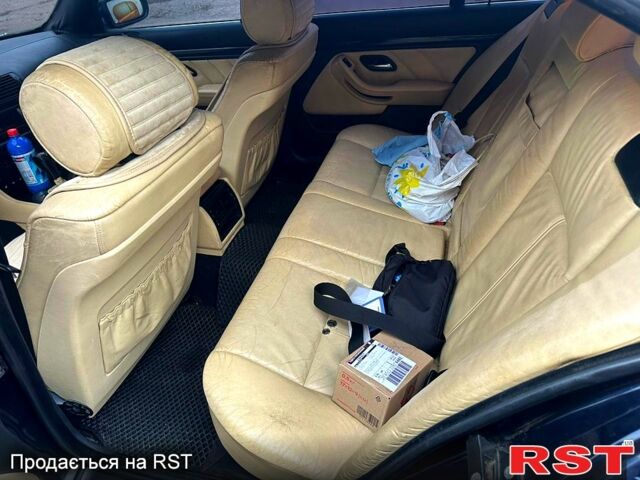 Синій БМВ 5 Серія, об'ємом двигуна 2.5 л та пробігом 325 тис. км за 5000 $, фото 9 на Automoto.ua