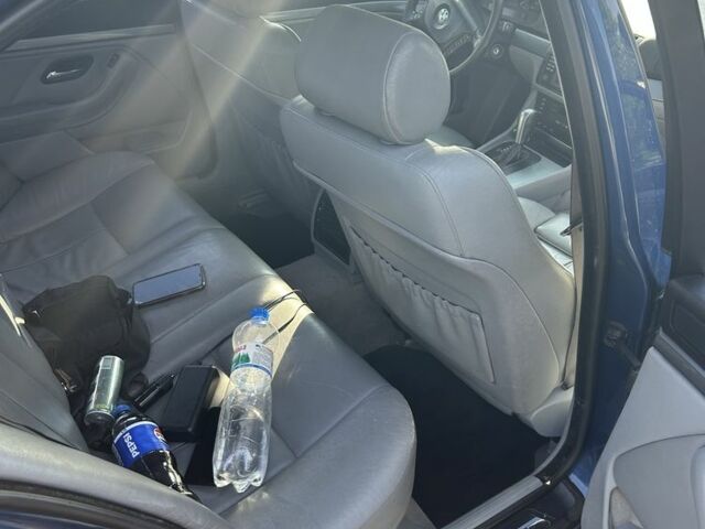 Синий БМВ 5 Серия, объемом двигателя 2.5 л и пробегом 350 тыс. км за 3500 $, фото 4 на Automoto.ua