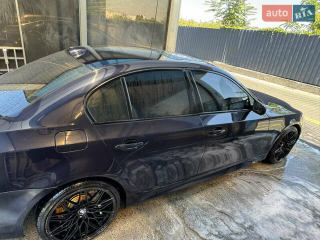 Синий БМВ 5 Серия, объемом двигателя 4.4 л и пробегом 235 тыс. км за 9300 $, фото 3 на Automoto.ua