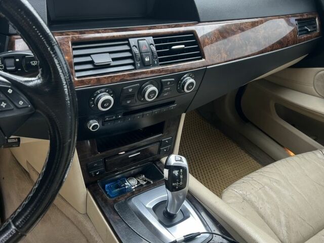 Синий БМВ 5 Серия, объемом двигателя 3 л и пробегом 392 тыс. км за 6600 $, фото 11 на Automoto.ua