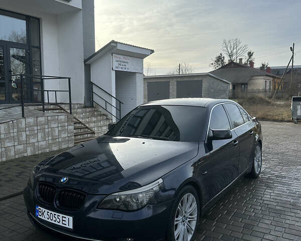 Синий БМВ 5 Серия, объемом двигателя 3 л и пробегом 298 тыс. км за 10000 $, фото 1 на Automoto.ua