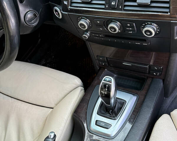 Синій БМВ 5 Серія, об'ємом двигуна 3 л та пробігом 266 тис. км за 10300 $, фото 10 на Automoto.ua