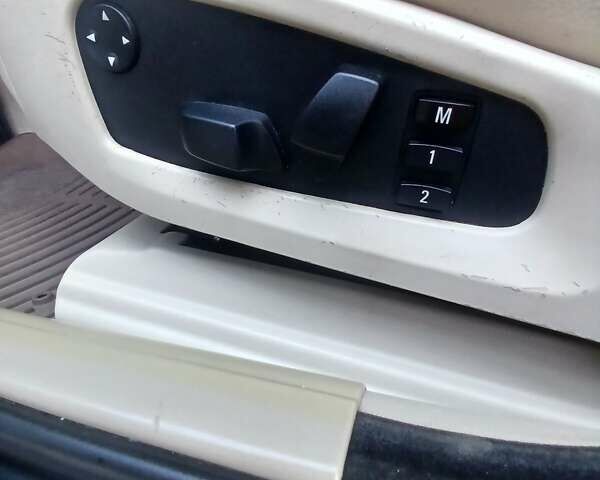 Синій БМВ 5 Серія, об'ємом двигуна 3 л та пробігом 332 тис. км за 8900 $, фото 15 на Automoto.ua