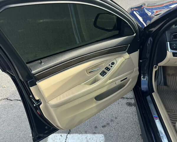 Синий БМВ 5 Серия, объемом двигателя 3 л и пробегом 294 тыс. км за 14200 $, фото 25 на Automoto.ua