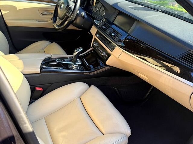 Синий БМВ 5 Серия, объемом двигателя 3 л и пробегом 215 тыс. км за 12800 $, фото 3 на Automoto.ua