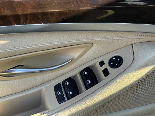 Синій БМВ 5 Серія, об'ємом двигуна 2 л та пробігом 227 тис. км за 12500 $, фото 8 на Automoto.ua