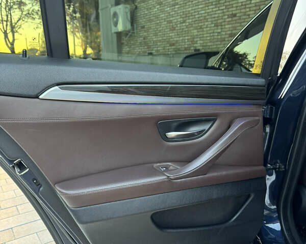 Синій БМВ 5 Серія, об'ємом двигуна 2 л та пробігом 115 тис. км за 18000 $, фото 31 на Automoto.ua