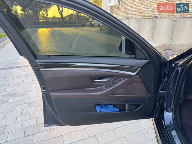 Синій БМВ 5 Серія, об'ємом двигуна 2 л та пробігом 115 тис. км за 18000 $, фото 23 на Automoto.ua
