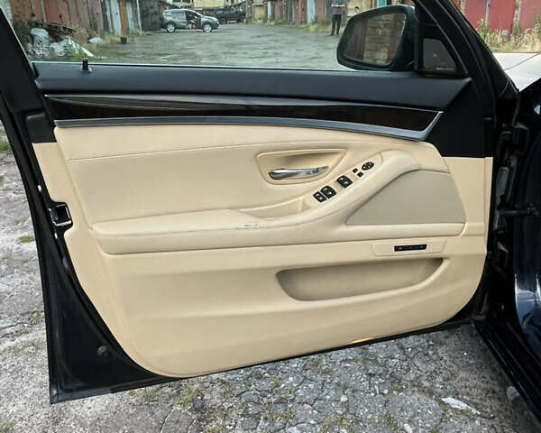 Синій БМВ 5 Серія, об'ємом двигуна 3 л та пробігом 94 тис. км за 15999 $, фото 16 на Automoto.ua